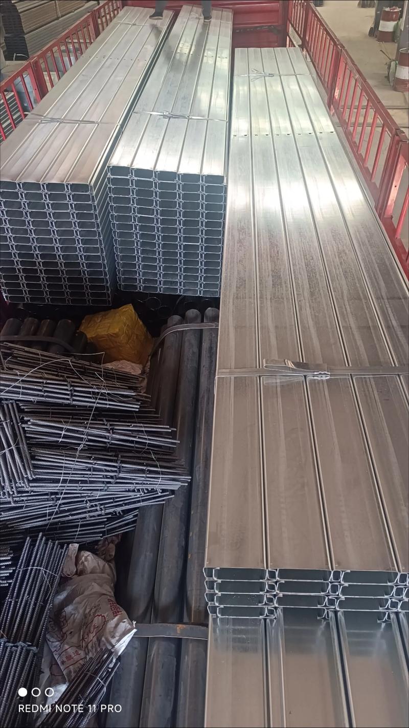 C型钢继续出库——云南友恒金属材料助力钢结构与彩钢工程